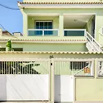 Apartamento por diária com móveis e eletrodomésticos